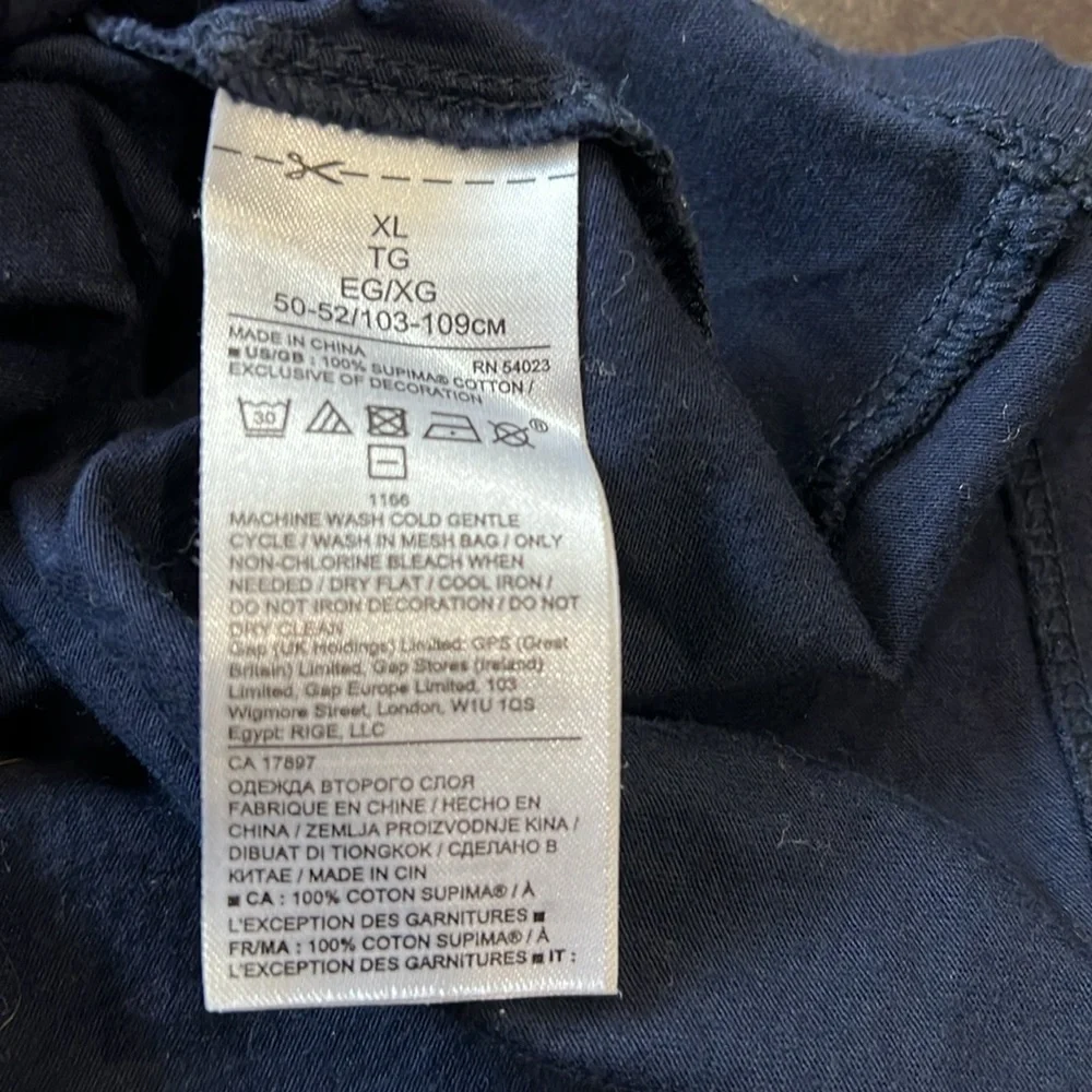Banana Republic Navy Signature T-Shirt with Pearl Trim, size XL